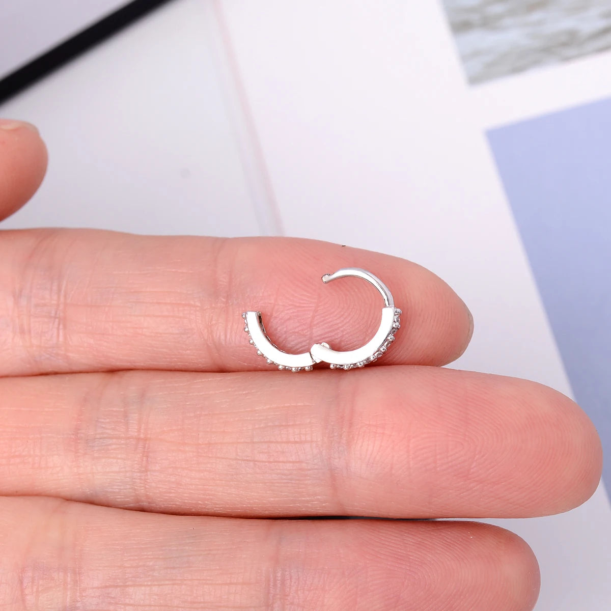 1 Pcs Fashion Exquisite Crystal Zircon Hoop Earrings for Women Rainbow Cartilage Helix Tragus Earring Stud Body Piercing Jewelry