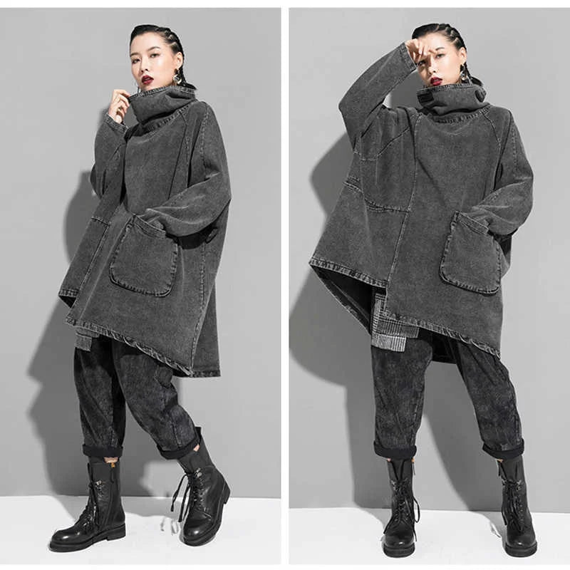 [EAM] Loose Fit Black Denim Big Size Sweatshirt New High Collar Long Sleeve Women Big Size Fashion Spring Autumn 2024 1K166