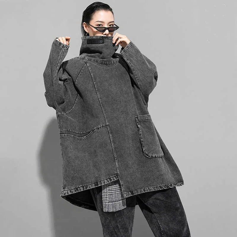 [EAM] Loose Fit Black Denim Big Size Sweatshirt New High Collar Long Sleeve Women Big Size Fashion Spring Autumn 2024 1K166