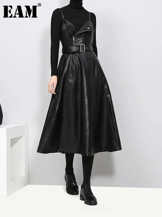 [EAM] Women Black Pu Leather Long Spaghetti Strap Dress New V-Neck Sleeveless Loose Fit Fashion Tide Spring Autumn 2024 JD03201